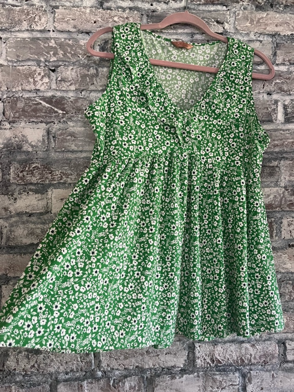 Amiana Green Floral Sleeveless V-Neck Babydoll Top so comfy/flowy smoke/pet free - Picture 3 of 8